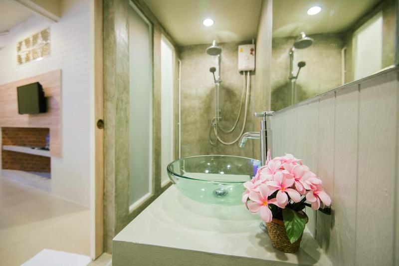 Hotel October Phuket Dış mekan fotoğraf